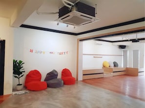 Apartment, Multiple Beds | Living area