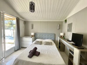 Classic Triple Room | Dihias secara berasingan, dilengkapkan perabot secara berasingan