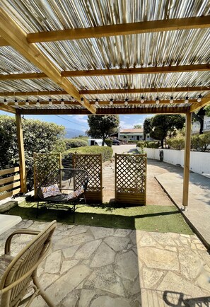 Classic Triple Room | Teres/patio