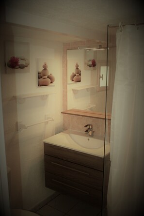 Panoramic Double Room, 1 Double Bed, Sea View, Sea Facing | Bathroom - Chambres d'hôtes Île de Beauté (Viggianello)