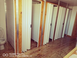 Yhteismajoitus, sekamajoitus (1 Bed in 10 Bed Dorm) | Kylpyhuoneen suihku