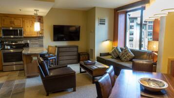 Studio | Living area