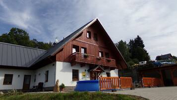 Pintu masuk properti