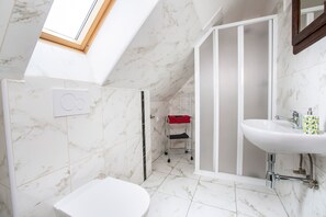 Premium Apartment | Bathroom | Shower, free toiletries, hair dryer, slippers - Apartment Nedrik (Rokytnice nad Jizerou)