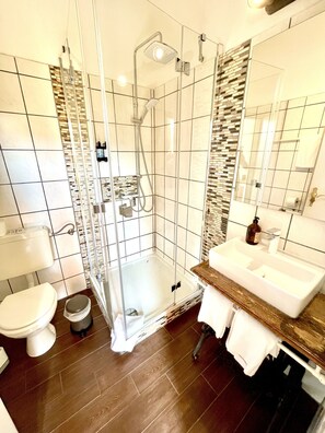Double Room, Ensuite | Bathroom - Hotel Klostermühle (Hann. Muenden)