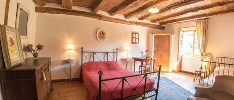 Værelse til 3 personer (Bois) | Individuelt design, individuel indretning, strygejern/strygebræt