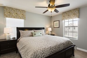 Villa familiale, plusieurs chambres, piscine privée, côté jardin | 8 chambres, espace de travail pour ordinateurs portables