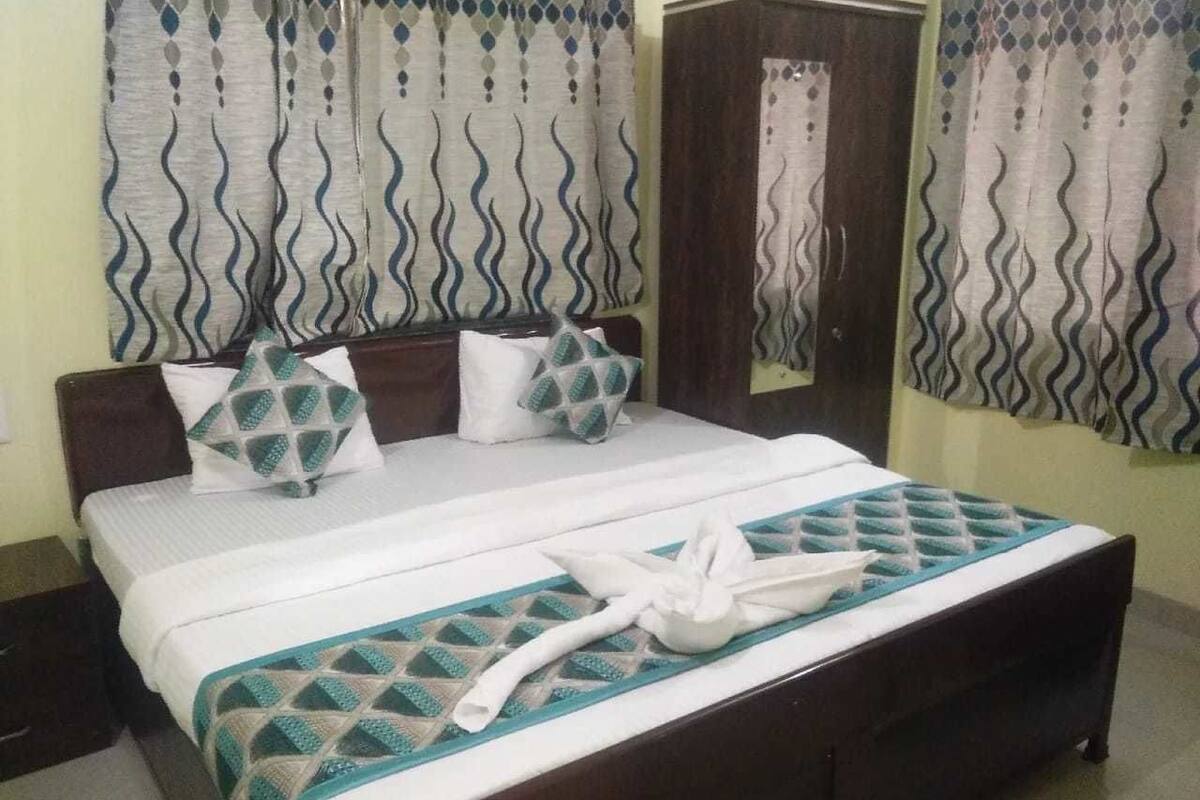 Deluxe Room, 1 Queen Bed, Non Smoking | Room amenity