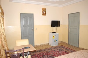 Quarto casal júnior | Escrivaninha, quartos à prova de som, Wi-Fi de cortesia, roupa de cama