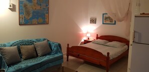 Tabla de planchar con plancha, wifi gratis y ropa de cama 