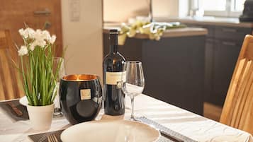 Apartment (Top 14) | In-room dining
