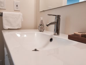 Combined shower/tub, hair dryer, towels, soap