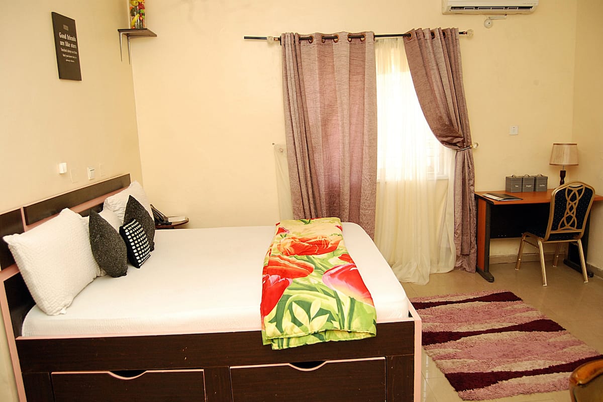 Executive Room | 1 bedroom, premium bedding, in-room safe, individually decorated