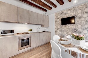 Apartment, 1 Bedroom Laguna Luxury 1 | Eget kök | Stort kylskåp, mikrovågsugn, ugn och spishäll