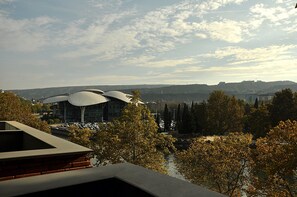 豪華雙人或雙床房, 城市景 | 高級寢具、房內夾萬、書桌、遮光窗簾/窗簾