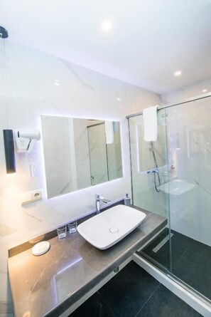 City Double or Twin Room | Bathroom - River View Hotel Tbilisi (Tbilisi)