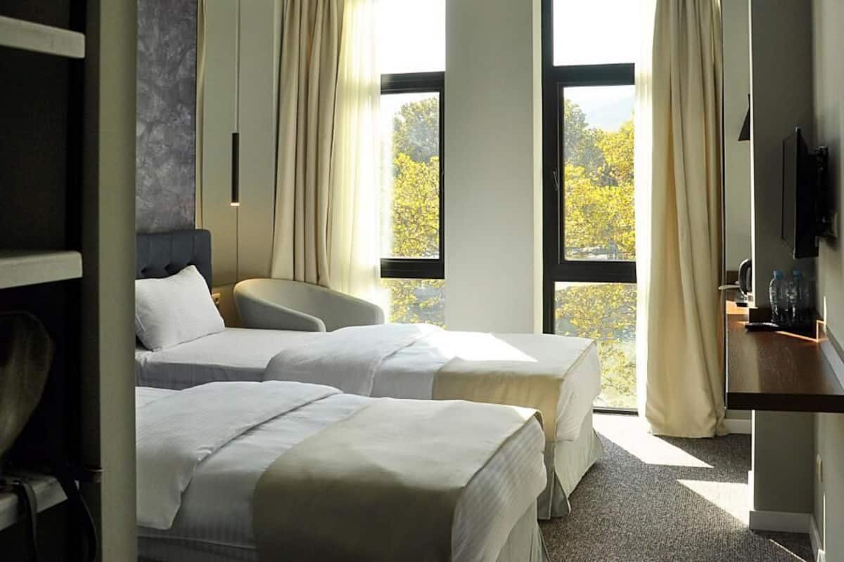 Premium bedding, in-room safe, desk, blackout drapes
