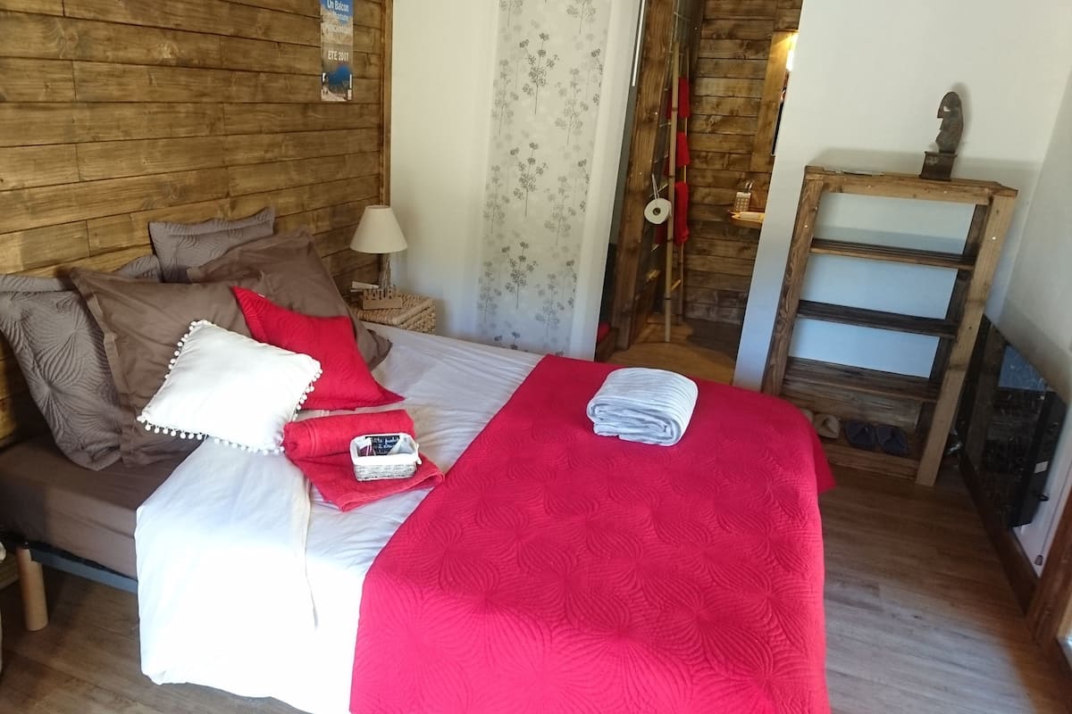 Down duvets, individually decorated, individually furnished, free WiFi