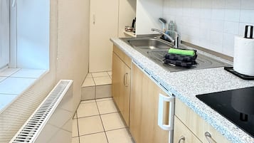 Deluxe Apartment, Private Bathroom (Ankerplatz 5) | Private kitchen