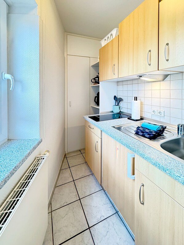Deluxe Apartment, Private Bathroom (Ankerplatz 1-2) | Shared kitchen
