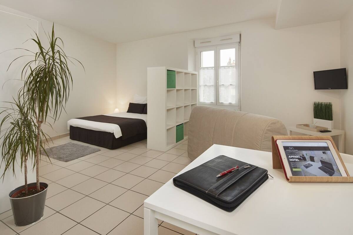 Studio Familial, salle de bains attenante, vue jardin | 1 chambre