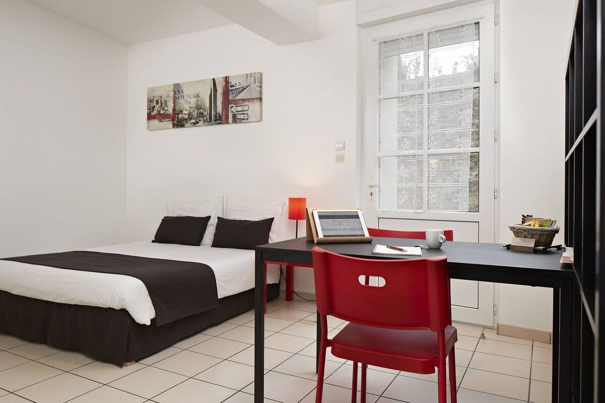 Studio, salle de bains attenante (Coté jardin - RDC) | 1 chambre