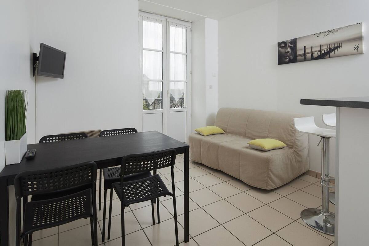 Appartement Luxe, salle de bains attenante (Vue Sur Château) | Divers