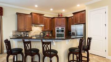 Refrigerador, microondas, horno, tostadora