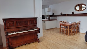 Comfort Apartment, 1 Bedroom | Iron/ironing board, free WiFi, bed sheets