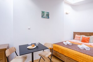Economy Studio, Non Smoking, Private Bathroom | Iron/ironing board, free WiFi, bed sheets - OK MAIN SQUARE Apartments (Kraków)