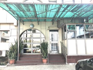 Entrée de l’hébergement