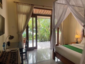 Superior Double Room, Pool View | In-room safe, desk, blackout drapes, iron/ironing board - Graha Madesimon (Batubulan)