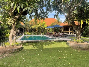 Outdoor pool - Graha Madesimon (Batubulan)