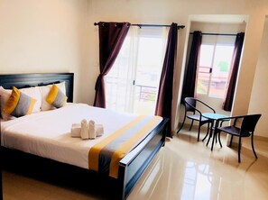 Doppia Standard | Tende oscuranti, Wi-Fi gratuito, lenzuola