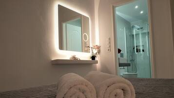 Superior Double Room | Desk, laptop workspace, soundproofing, iron/ironing board