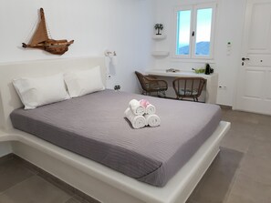 高級雙人房 | 書桌、手提電腦工作空間、隔音、熨斗/熨衫板