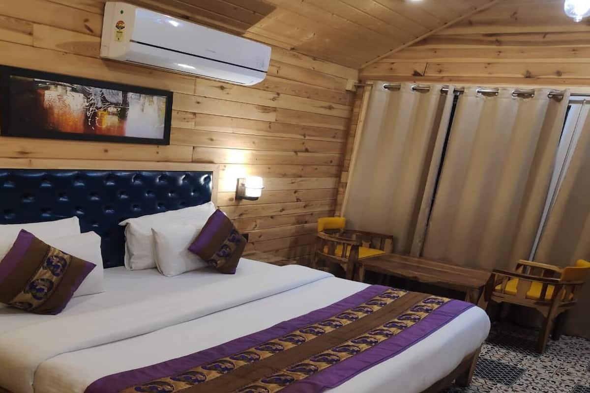 Wooden Cottage with Balcony | Individually furnished, blackout drapes, iron/ironing board
