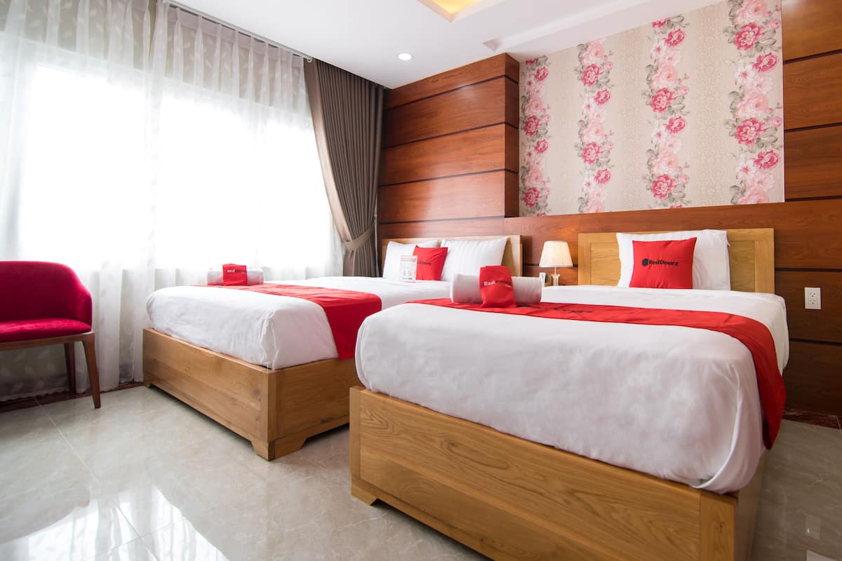 Kamar Keluarga | Meja kerja, Wi-Fi gratis, dan seprai linen