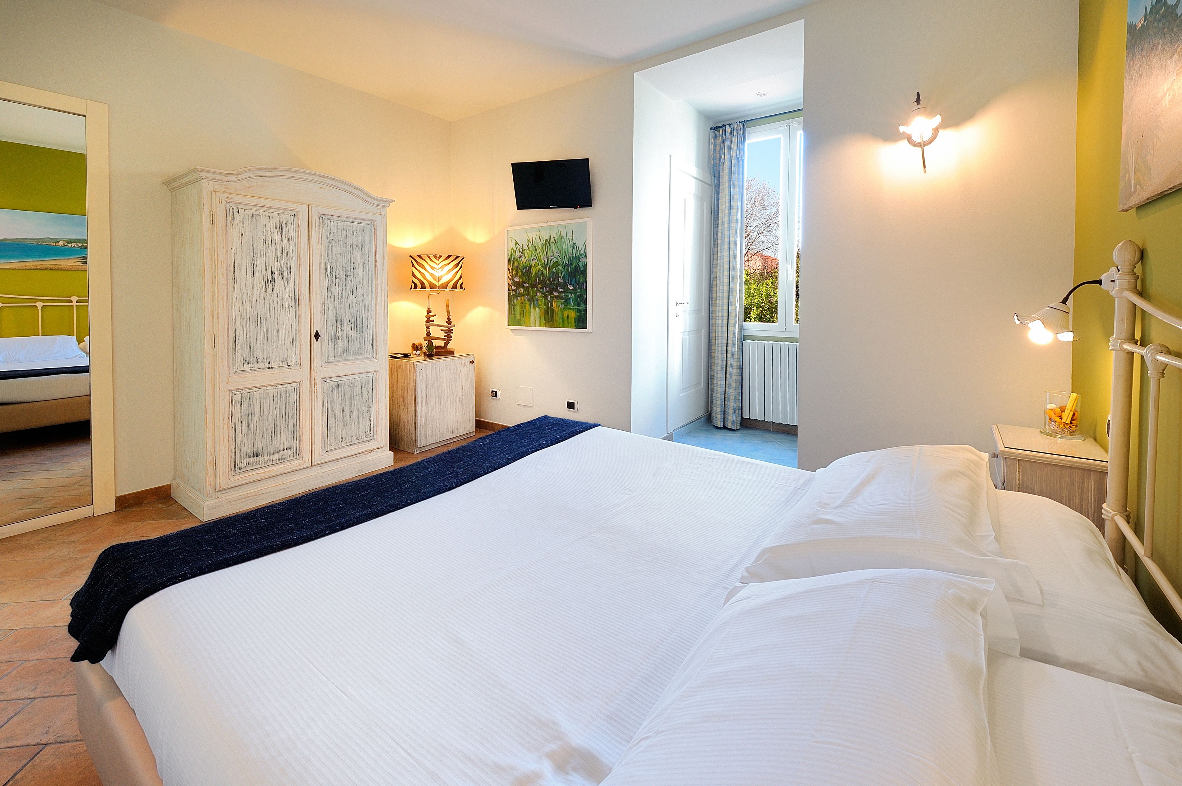 1 bedroom, in-room safe, desk, blackout curtains