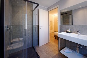 In-room safe, desk, blackout curtains, soundproofing - Albergo Giuan Arma di Taggia (Arma di Taggia)