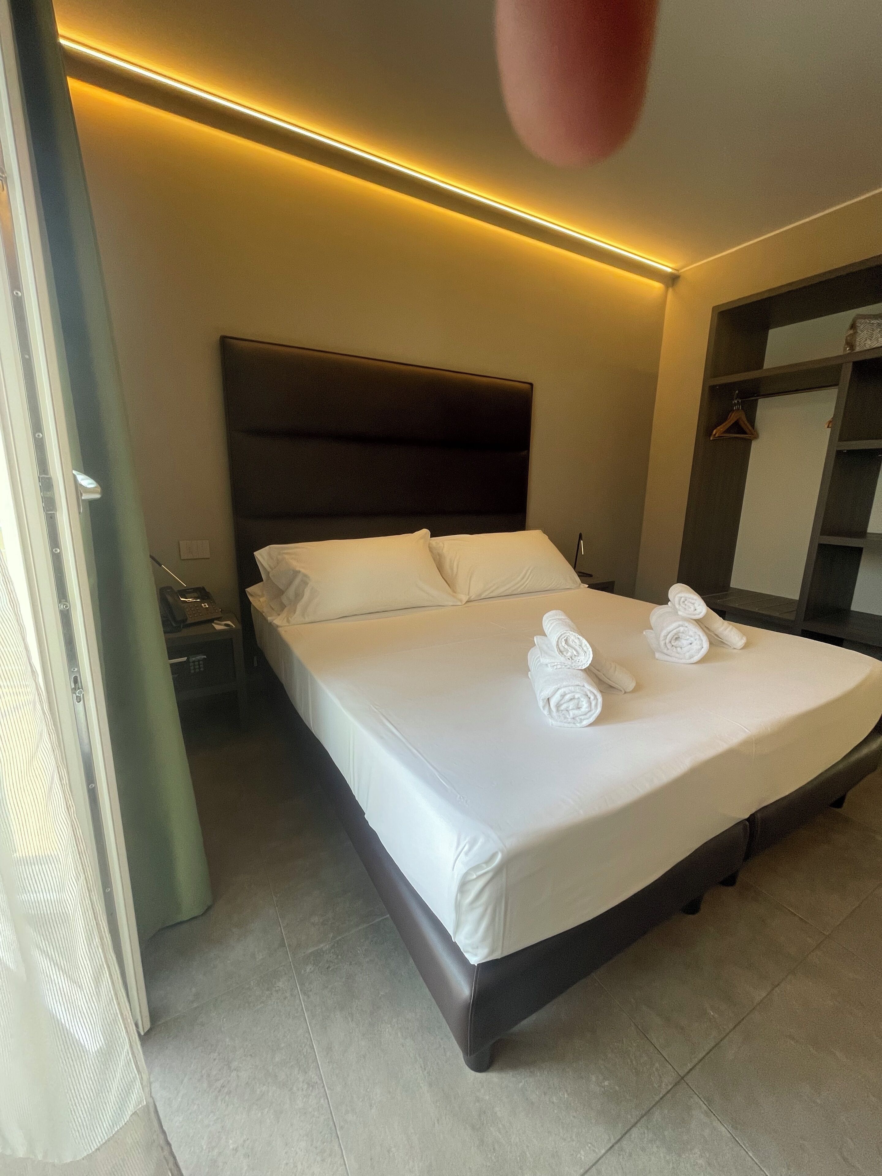 Deluxe-Doppelzimmer (Design) | Zimmersafe, Schreibtisch, Verdunkelungsvorhänge, schallisolierte Zimmer