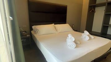 Deluxe-Doppelzimmer (Design) | Zimmersafe, Schreibtisch, Verdunkelungsvorhänge, schallisolierte Zimmer