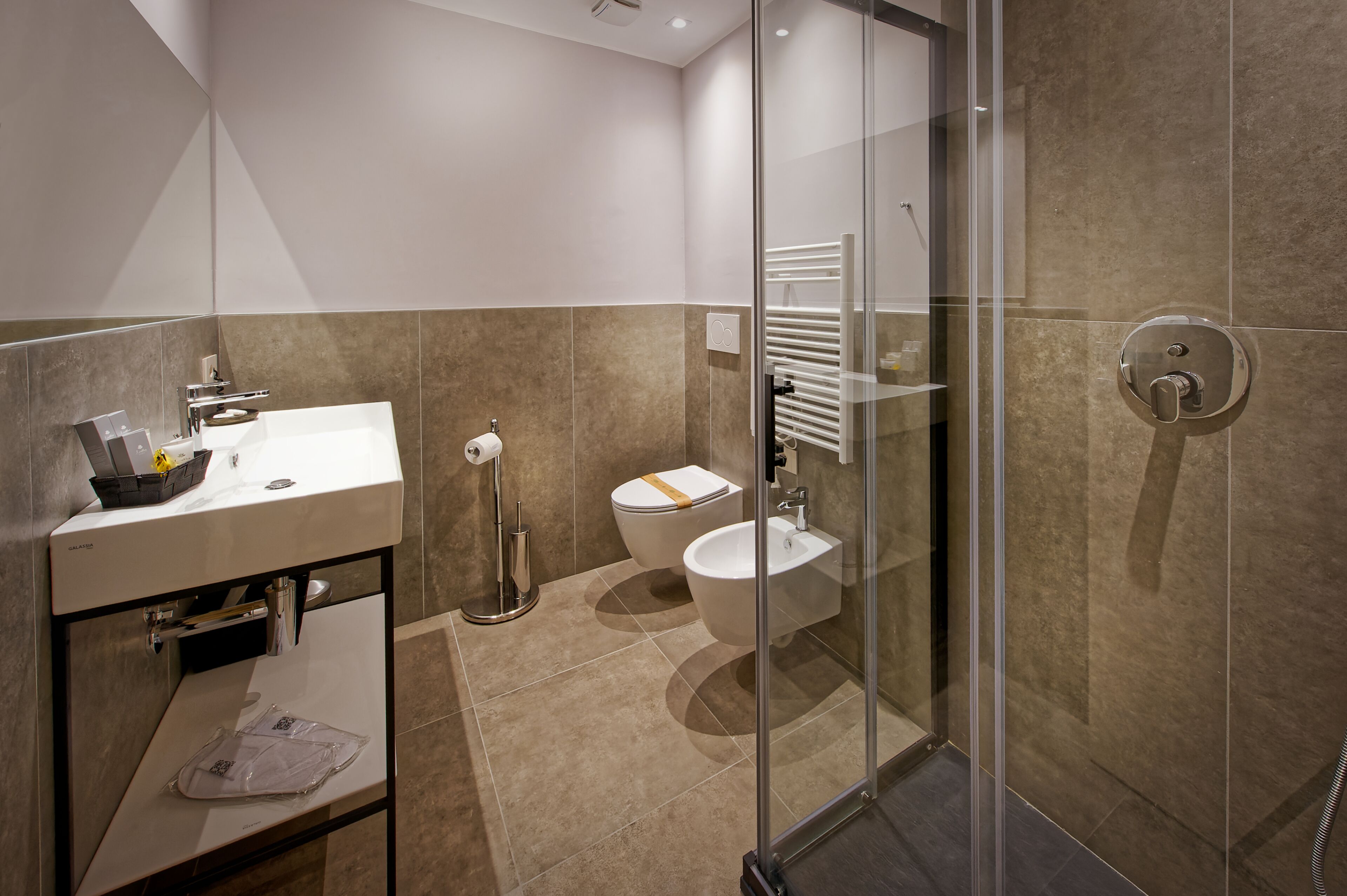 shower, free toiletries, hair dryer, bidet