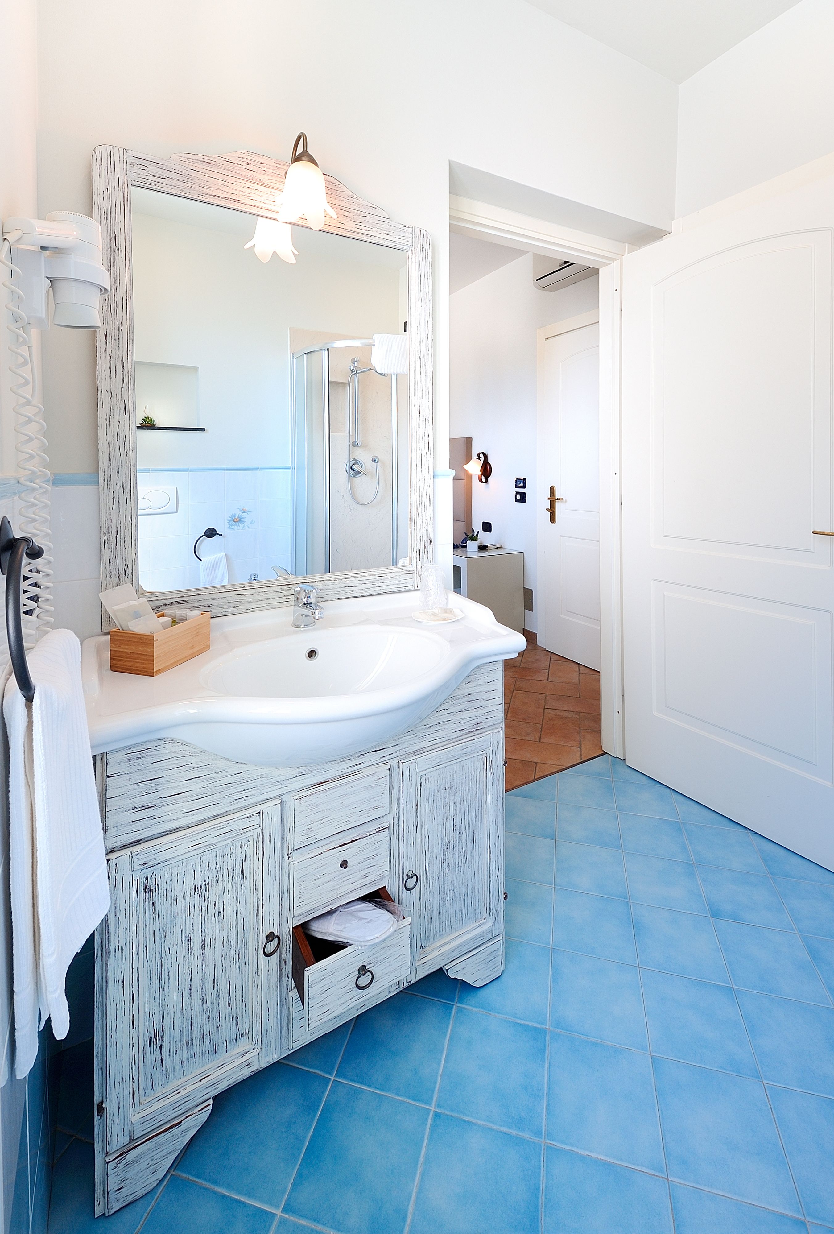 shower, free toiletries, hair dryer, bidet