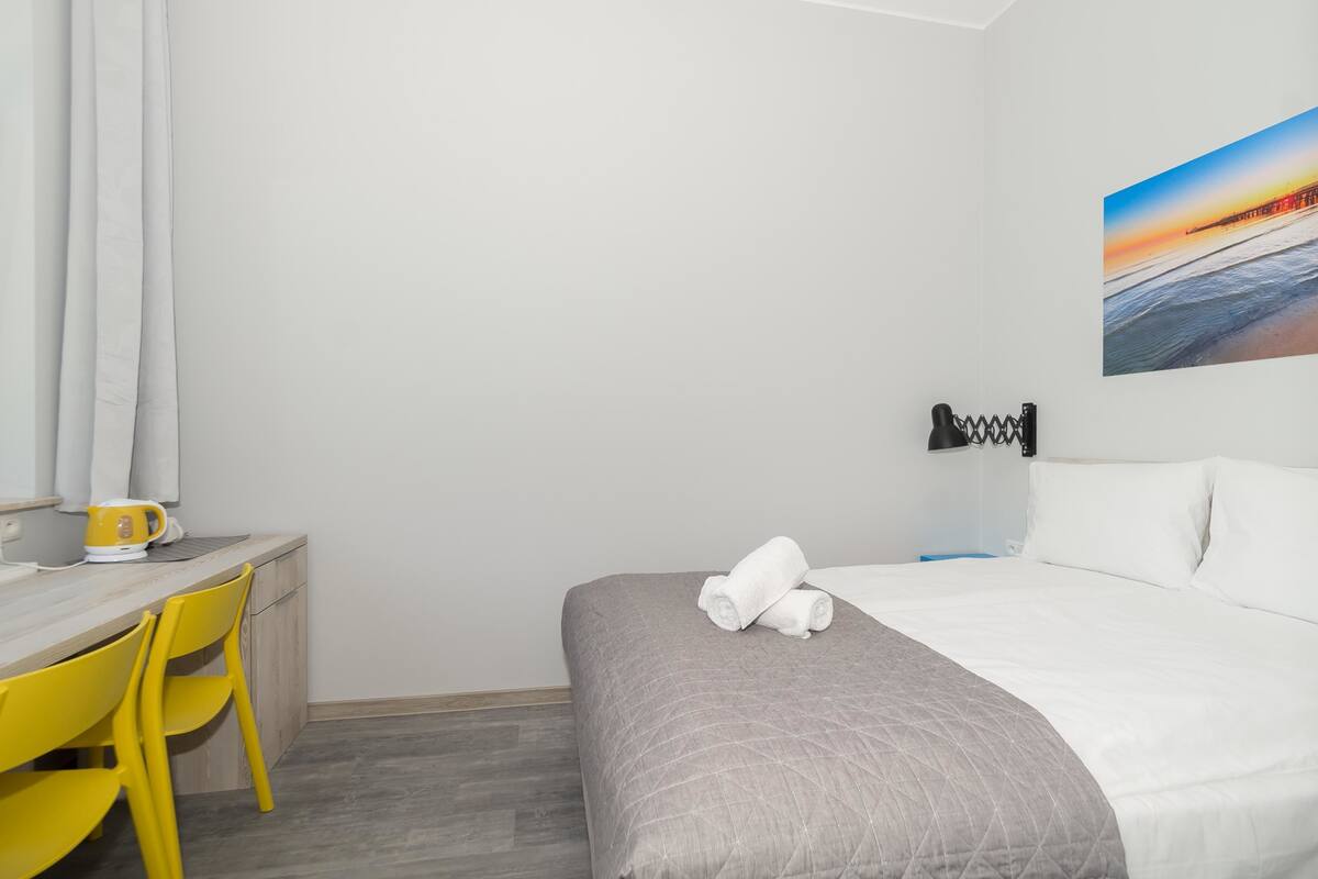Habitación cuádruple (3) | Zona de estar | Una televisión de pantalla plana