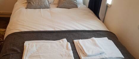 Apartment, 4 Bedrooms | 4 bedrooms, iron/ironing board, free WiFi, bed sheets