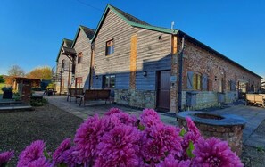 Terrace/patio - The Victorian Barn self catering holidays with pool & hot tubs (Blandford Forum)