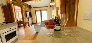 Egyptian cotton sheets, premium bedding, memory-foam beds - The Victorian Barn self catering holidays with pool & hot tubs (Blandford Forum)