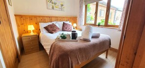 Traditional Cottage, 2 Bedrooms, Hot Tub, Ground Floor | Egyptian cotton sheets, premium bedding, memory foam beds - The Victorian Barn self catering holidays with pool & hot tubs (Blandford Forum)