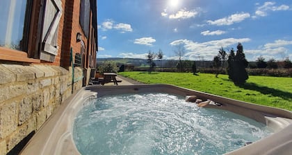 The Victorian Barn self catering holidays with pool & hot tubs